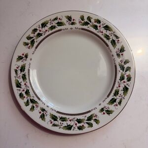 Royal Limited Holly 7.5in Holiday Plate Set of 4